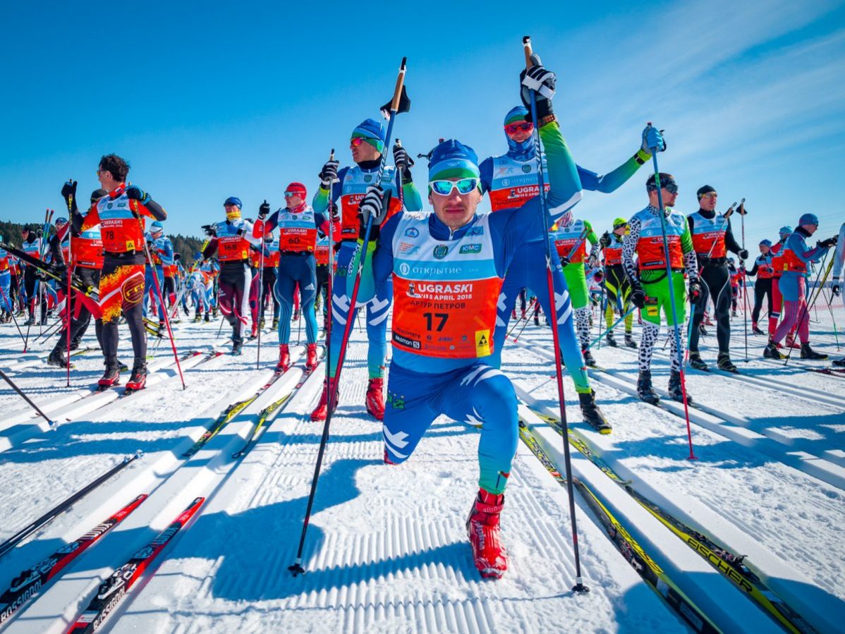 Югорский лыжный марафон 2021 Ханты-Мансийск. Марафон лыжи. Лыжник марафон. Лыжники забег.