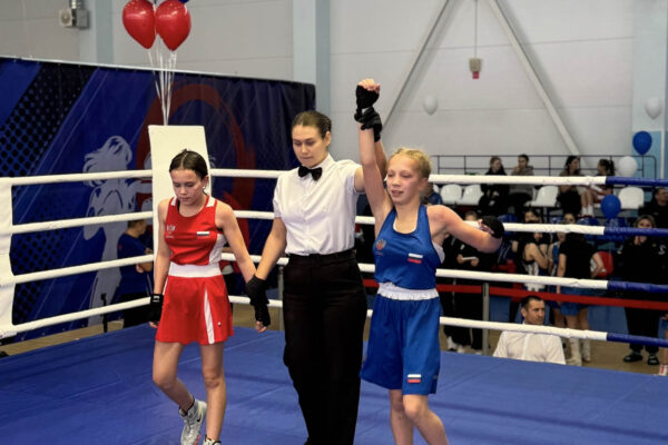 Хук справа от женщин