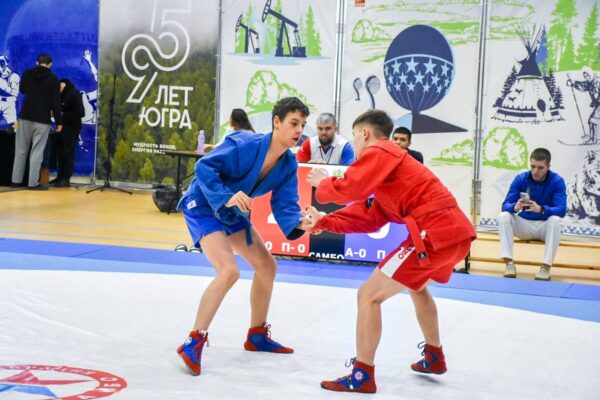 Сила, воля, победа: юные самбисты Югры на ковре