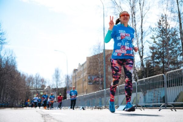 Зашнуровывай кроссовки, заряжайся энергией — участвуй в «ЗаБеге.РФ»!