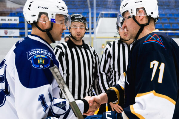 Лёд трещит, трибуны оживают — в Ледовом дворце спорта дан старт настоящему хоккейному марафону